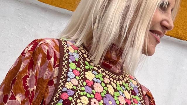 Eugenia Martínez de Irujo con el chaleco de Antik Batik.