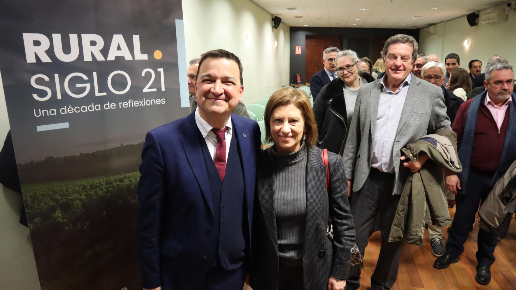 El consejero Francisco Martínez Arroyo con la exministra Elena Espinosa