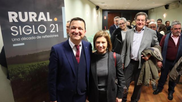 El consejero Francisco Martínez Arroyo con la exministra Elena Espinosa