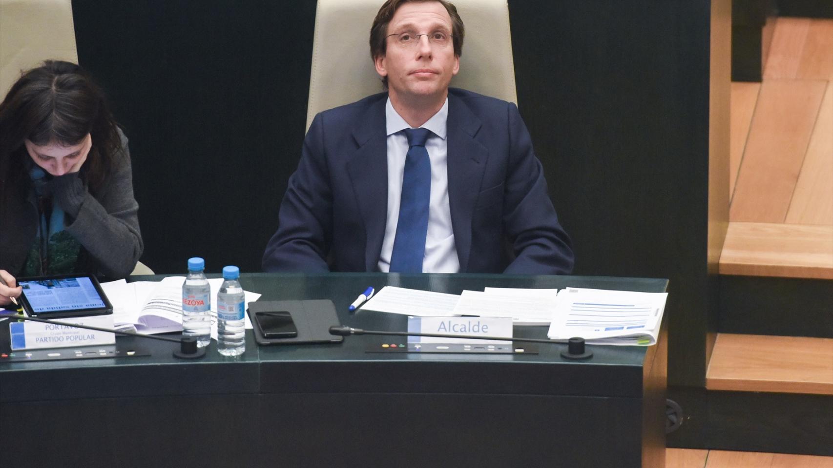 El alcalde de Madrid, José Luis Martínez-Almeida, en el Pleno.