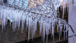 Carámbanos por ola de frío.