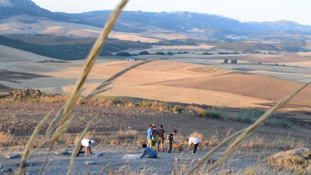 Trabajos arqueológicos en el complejo megalítico de Teba y los terrenos que podrían ser ocupados por un parque fotovoltaico.