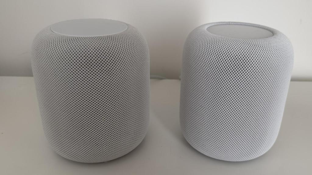 HomePod 2018 (izq.) y HomePod 2023 (der.)