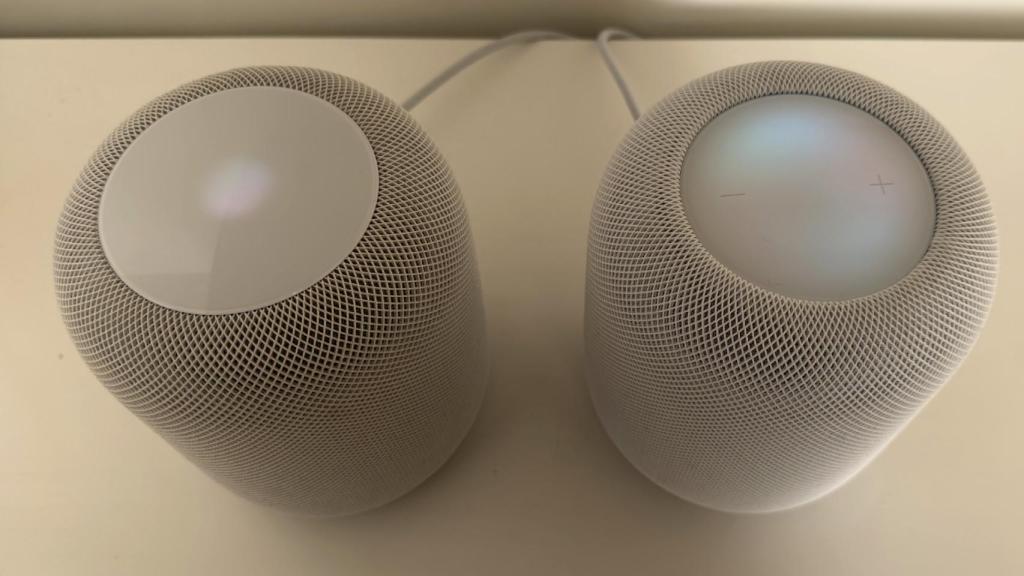 HomePod original (izq.) y nuevo HomePod (der.)