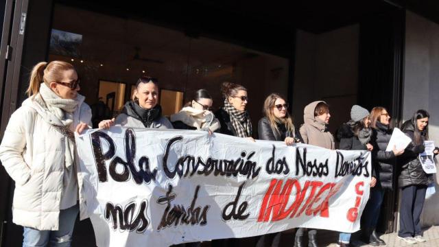 Concentración de las trabajadoras de Massimo Dutti