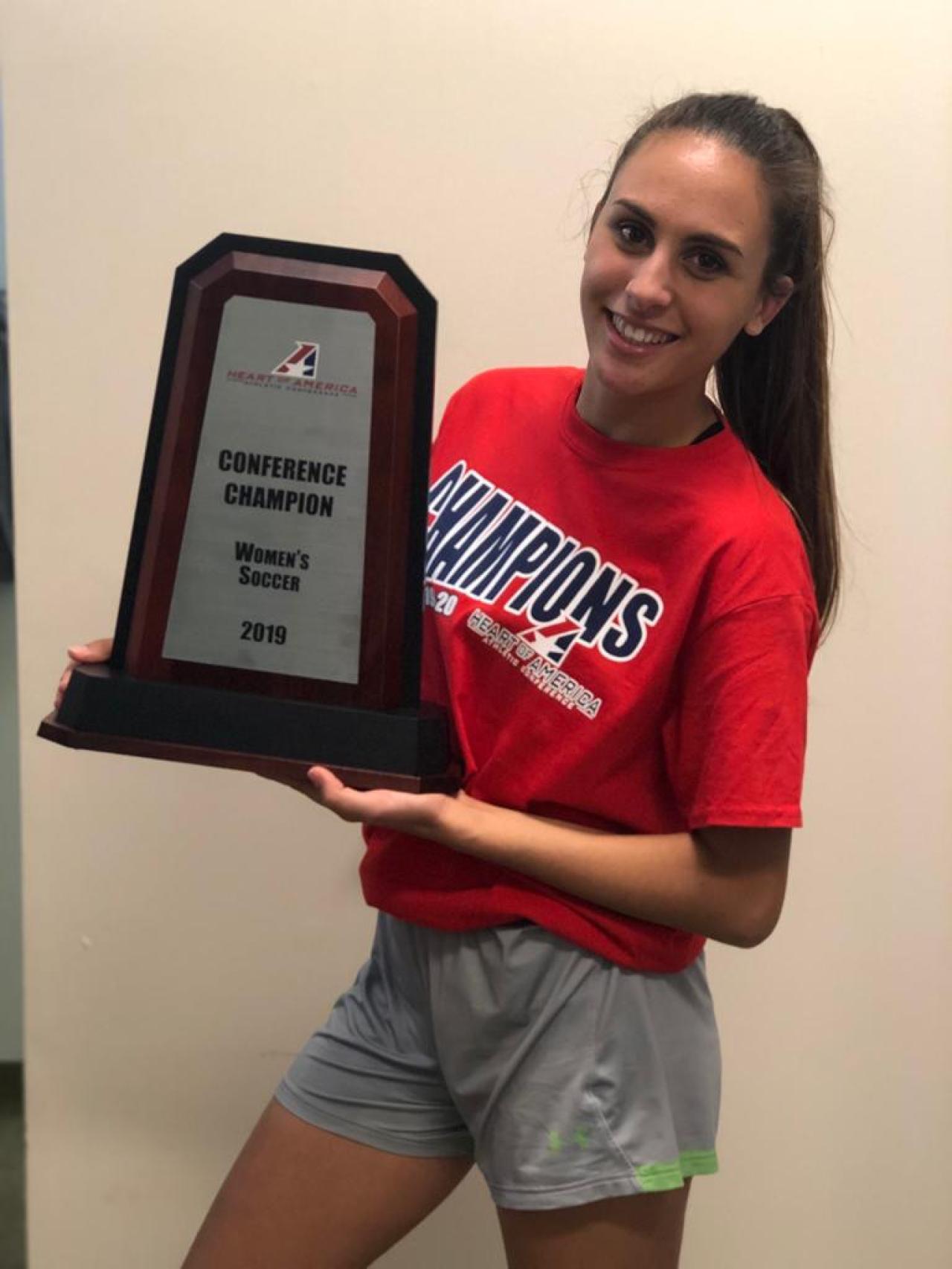María Cervelló estudia en Drake University y juega al fútbol.