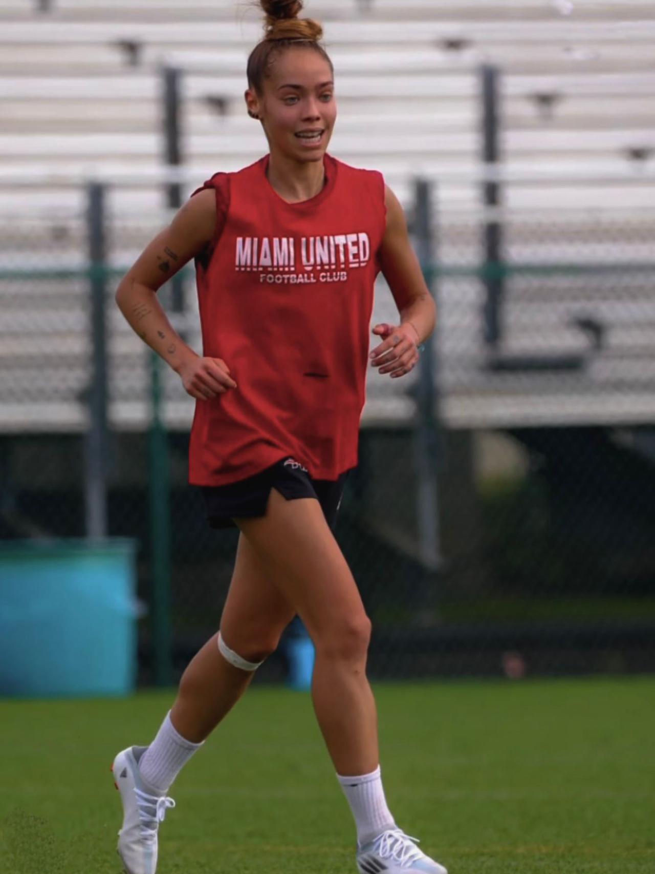Shara Rández juega al fútbol y estudió en University of the Cumberlands.
