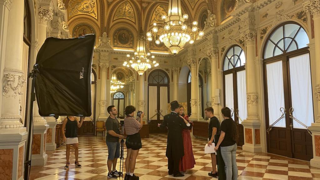 Serie Web La Tierra de los Malvados en el Salón de los Espejos del Ayuntamiento de Málaga.
