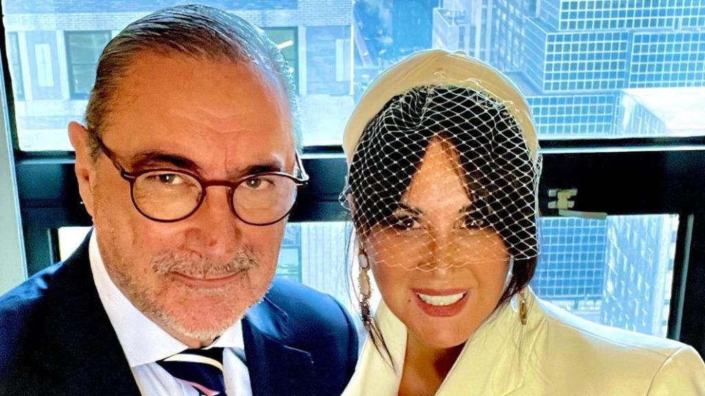 Carlos Herrera junto a su flamante mujer, Pepa Gea, el día de su gran boda en Nueva York.
