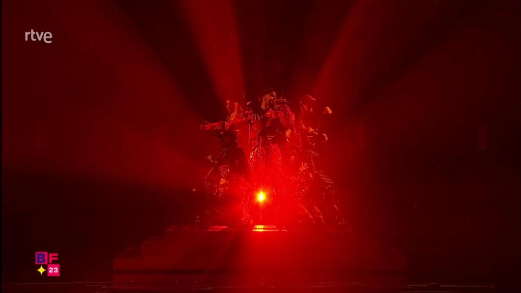 Benidorm Fest 2023, en directo | Agoney prende el estadio con su 'Arde' y una impactante puesta en escena