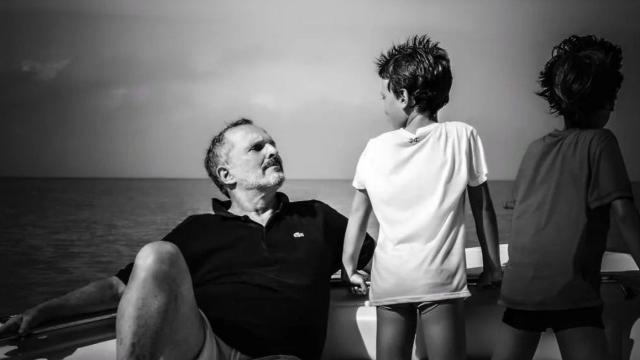 Miguel Bosé con sus hijos, Tadeo y Diego, en una imagen de sus redes sociales.