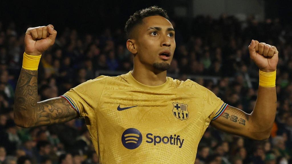 Raphinha, celebrando un gol con el Barcelona de la temporada 2022/2023