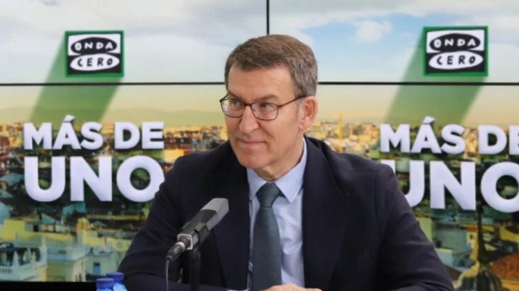 Alberto Núñez Feijóo, entrevistado por Carlos Alsina en Onda Cero este miércoles.