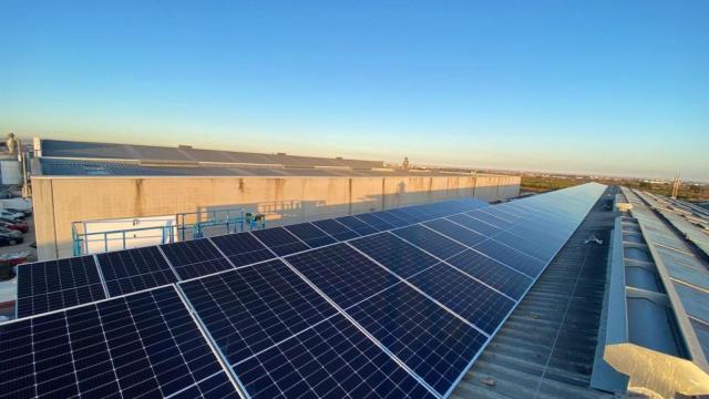 La empresa valenciana proveerá de soluciones de autoconsumo colectivo, así como de asistencia técnica y legal, para llevar a cabo dichas  instalaciones a los usuarios de PlusVecinos.