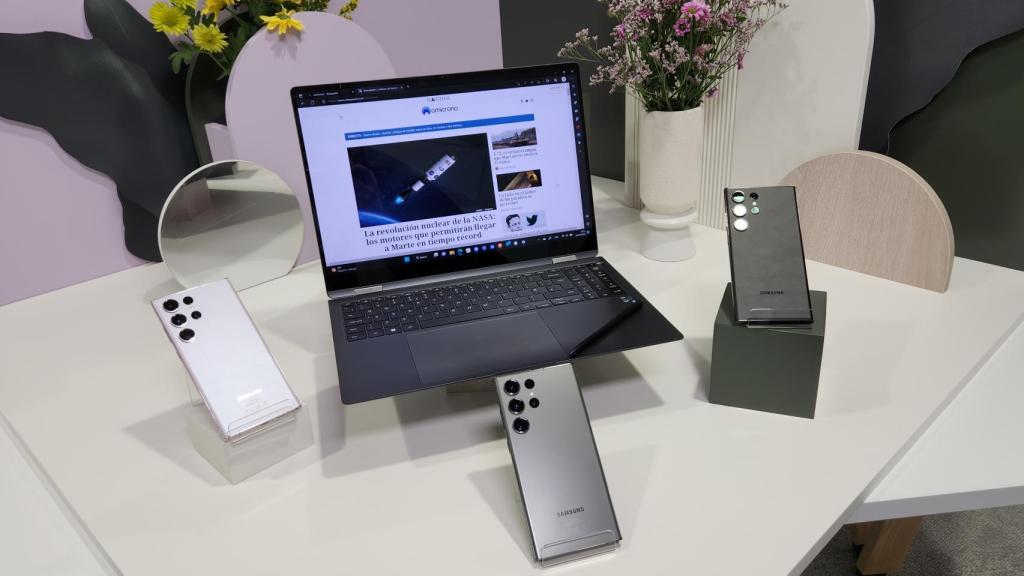 El Samsung Galaxy3 Pro 360 junto a varios Galaxy S23 Ultra