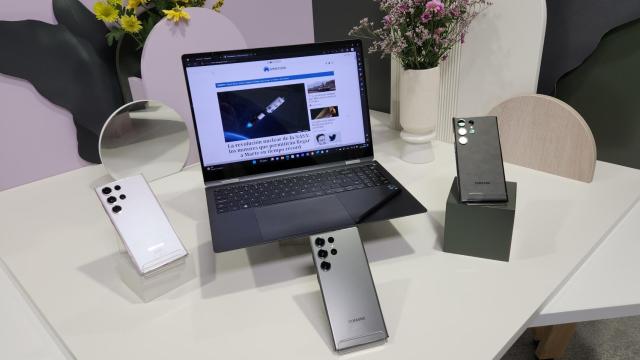 El Samsung Galaxy3 Pro 360 junto a varios Galaxy S23 Ultra