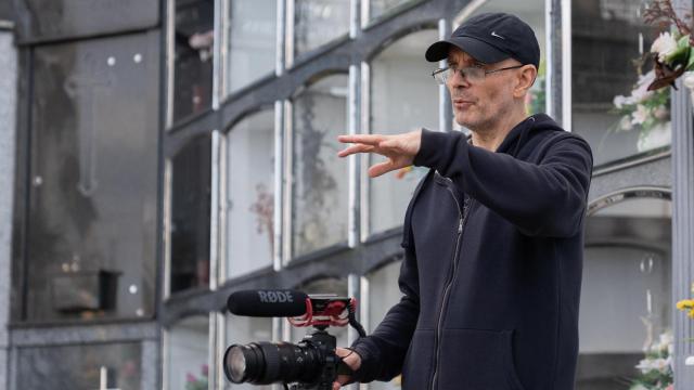 Uno de los cineastas durante la grabación de su pieza en septiembre