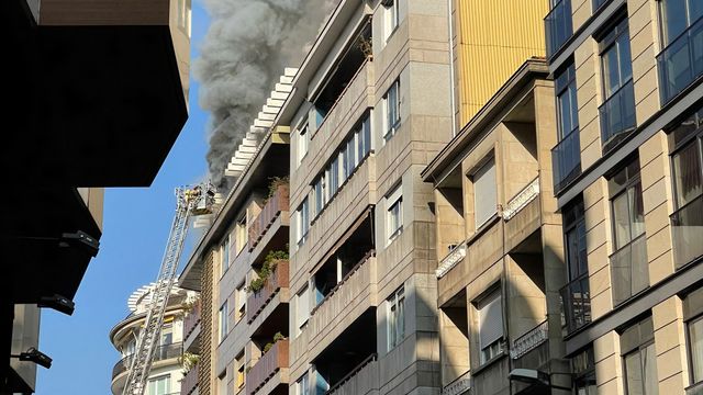 Incendio en un ático de la Avenida de la Habana, en Ourense.