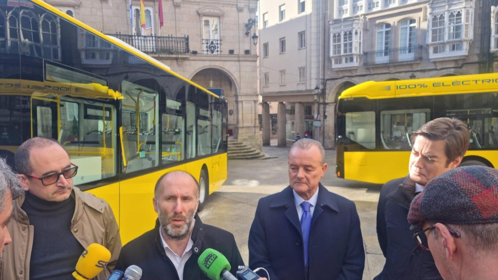Jácome durante la presentación de la flota de autobuses eléctricos.