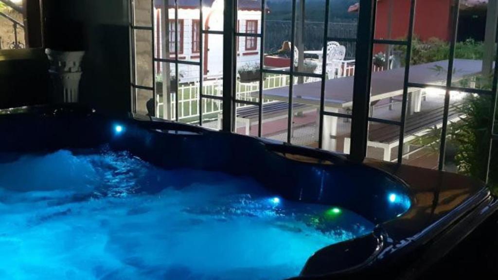 Jacuzzi de la casa rural Los Faroles.