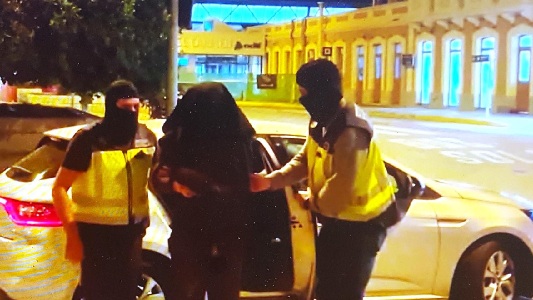 La amenaza yihadista, en la imagen una detención el pasado noviembre, es uno de los temas que abordarán en La Vila Joiosa.