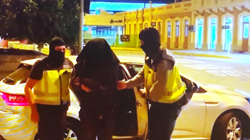 La amenaza yihadista, en la imagen una detención el pasado noviembre, es uno de los temas que abordarán en La Vila Joiosa.