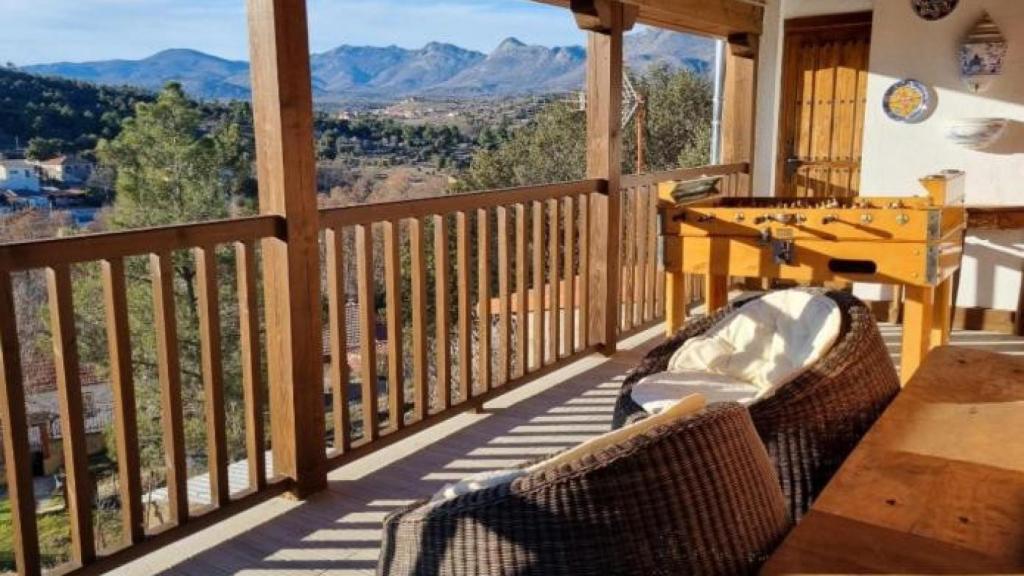 Imagen del balcón de la casa rural Los Faroles.