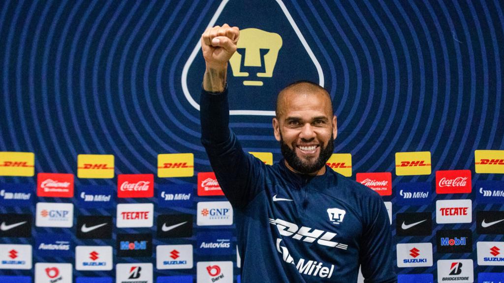 Dani Alves, en su presentación con el Pumas