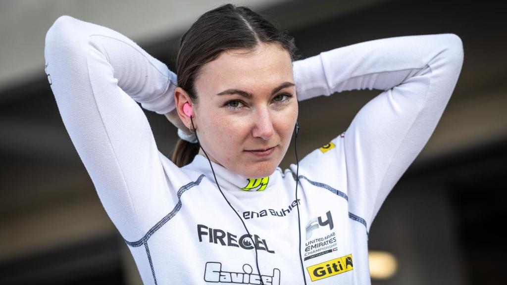 Lena Buhler se prepara antes de una carrera