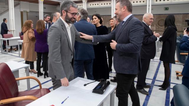 Los portavoces del PSOE y PP, Francisco Lucas (i) y Joaquín Segado (d), respectivamente, en una imagen de archivo de la Asamblea Regional.