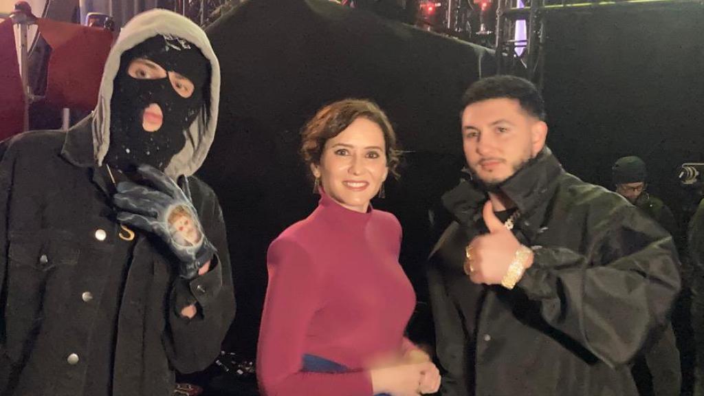 Ceciarmy, Ayuso y Omar Montes este miércoles en Las Ventas.