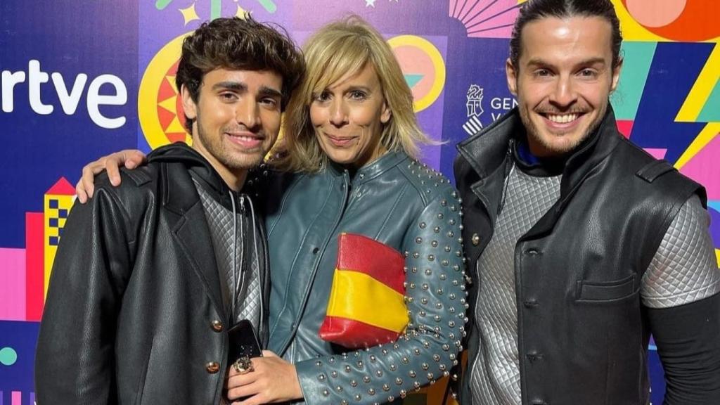 Matt y Valen, los dos miembros que quedan de 'Unique', junto a María Eizaguirre.
