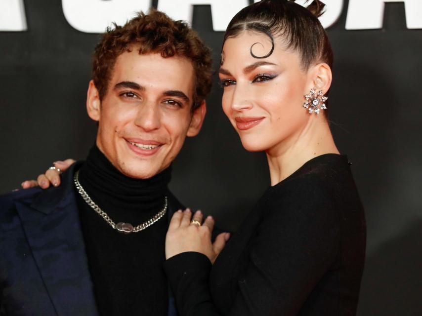 Miguel Herrán y Úrsula Corberó.