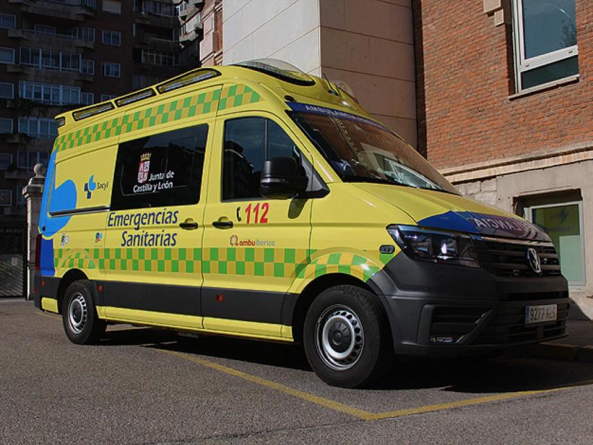 Imagen de una ambulancia medicalizada de Sacyl.