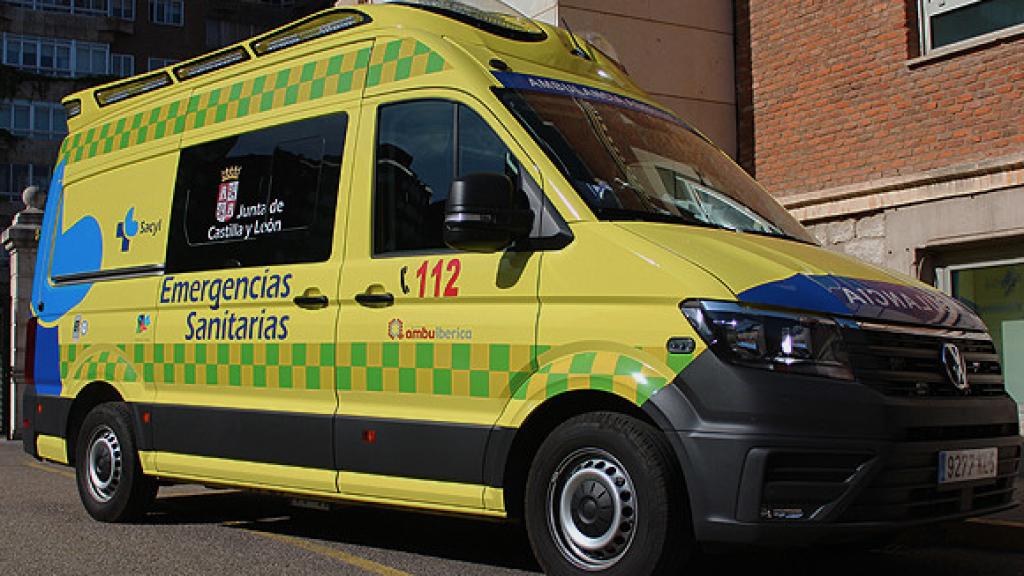 Imagen de una ambulancia medicalizada de Sacyl.