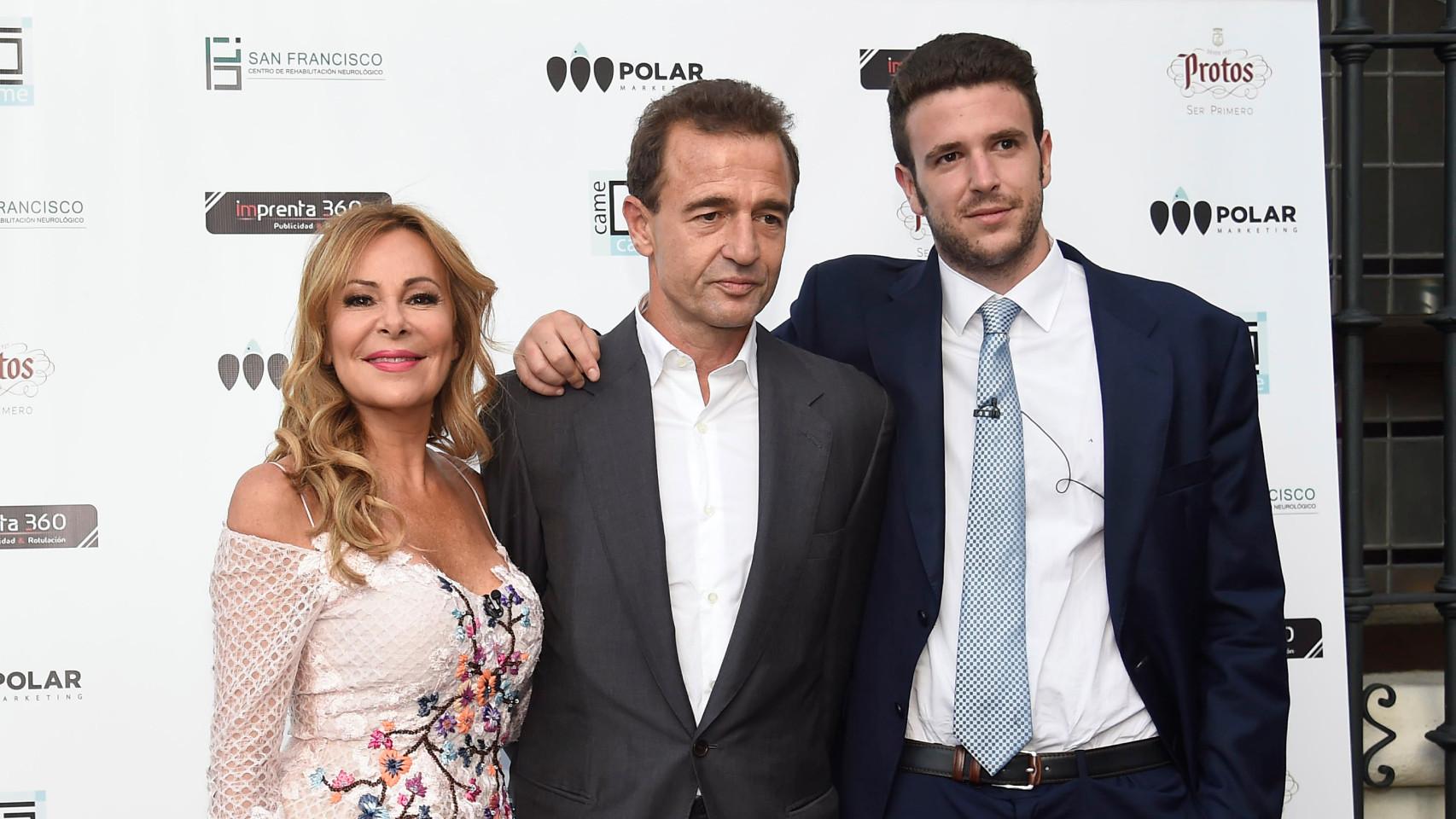 Ana Obregón, Alessandro Lequio y Álex Lequio en una imagen de archivo.