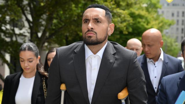 Nick Kyrgios acudiendo a los juzgados