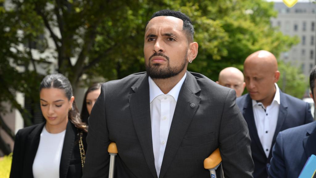 Nick Kyrgios acudiendo a los juzgados