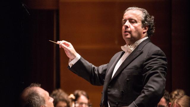 El director de orquesta Juanjo Mena. Foto: Íñigo Ibáñez