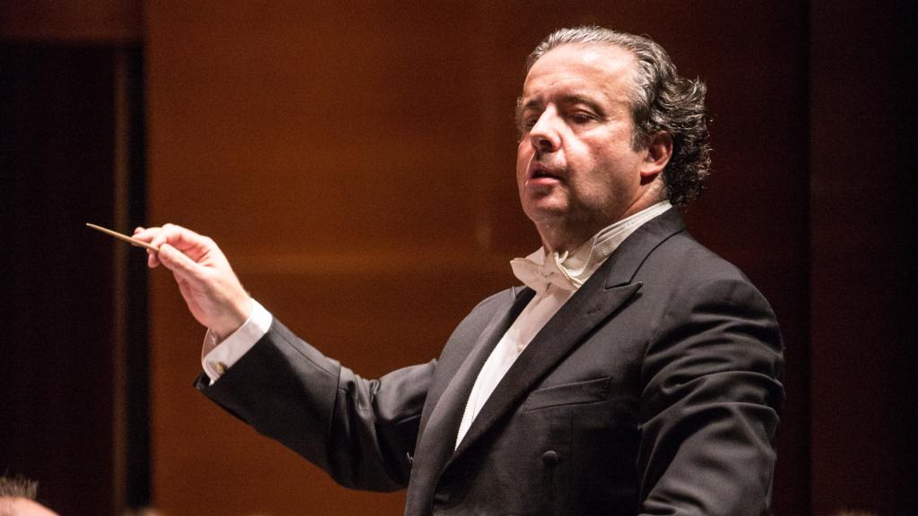 El director de orquesta Juanjo Mena. Foto: Íñigo Ibáñez
