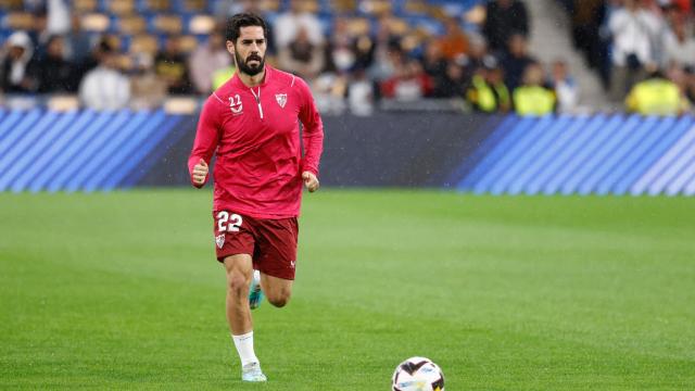 Isco durante un calentamiento con el Sevilla