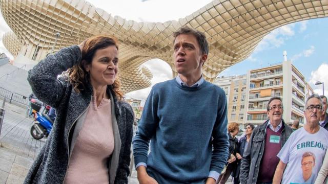 La presidenta de Más País en Andalucía, Esperanza Gómez, e Íñigo Errejón.