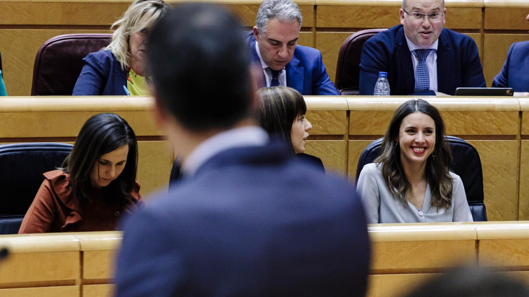 La ministra de Igualdad, Irene Montero, en el pleno del Senado al que acudió Pedro Sánchez.