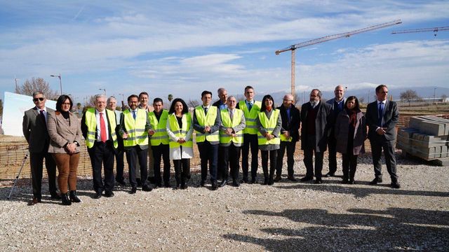 Visita institucional, encabezada por el alcalde de Granada, a las obras que complementarán el proyecto del acelerador de partículas de Escúzar.