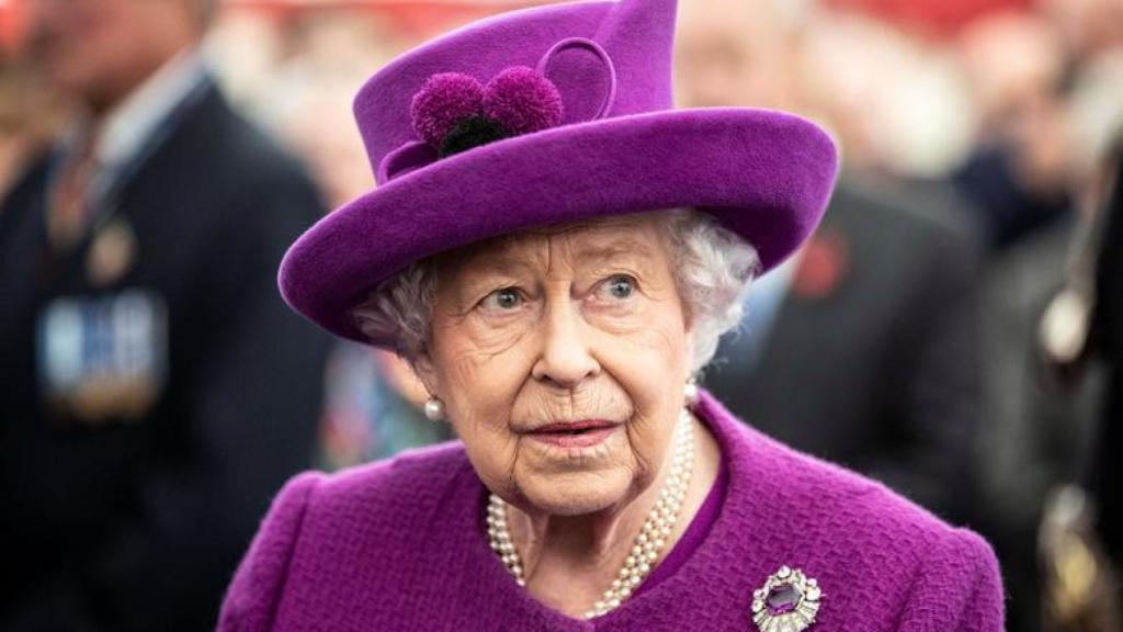 Un hombre de 21 años se declara culpable de intentar matar a Isabel II con una ballesta en 2021