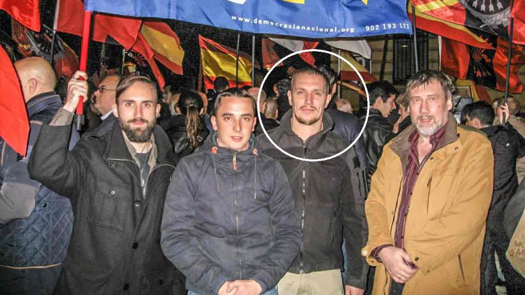 Denis Gariyev señalado con un círculo blanco, en una manifestación en Madrid con Democracia Nacional y Falange.