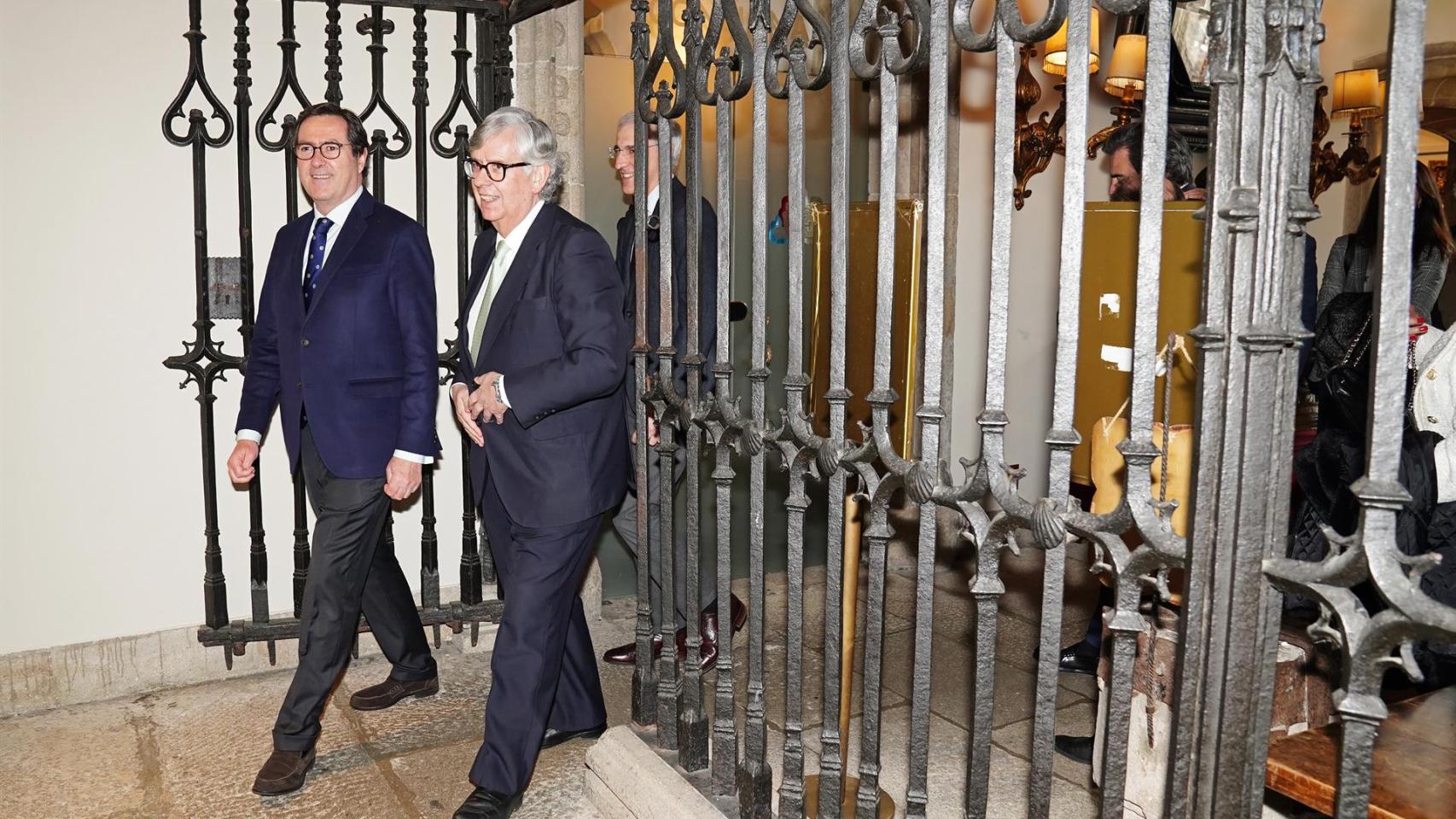 Antonio Garamendi junto a Juan Vieites y Francisco Conde en Santiago de Compostela.