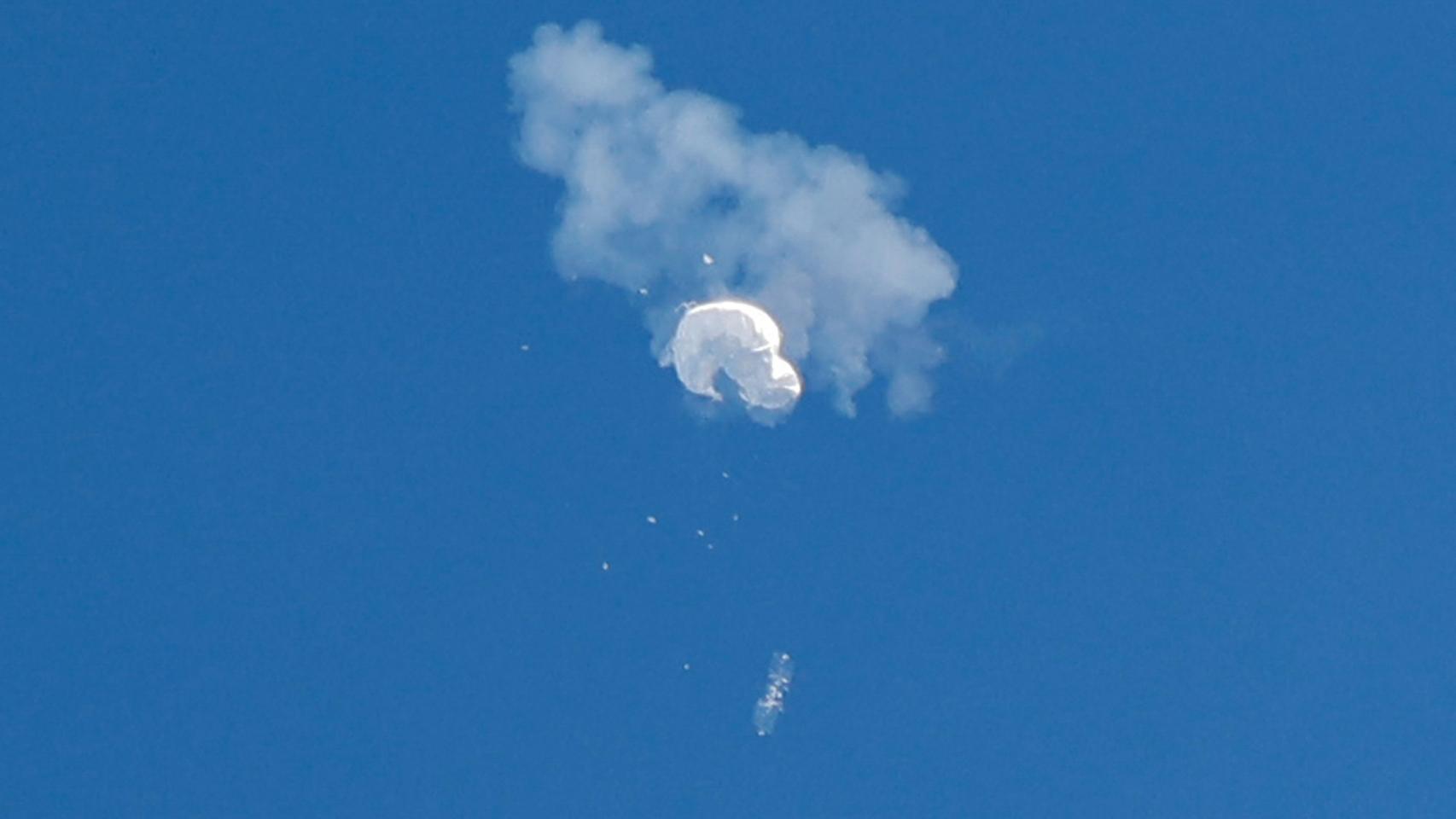 El globo espía chino cae sobre el Atlántico tras ser destruido por el ejército estadounidense.