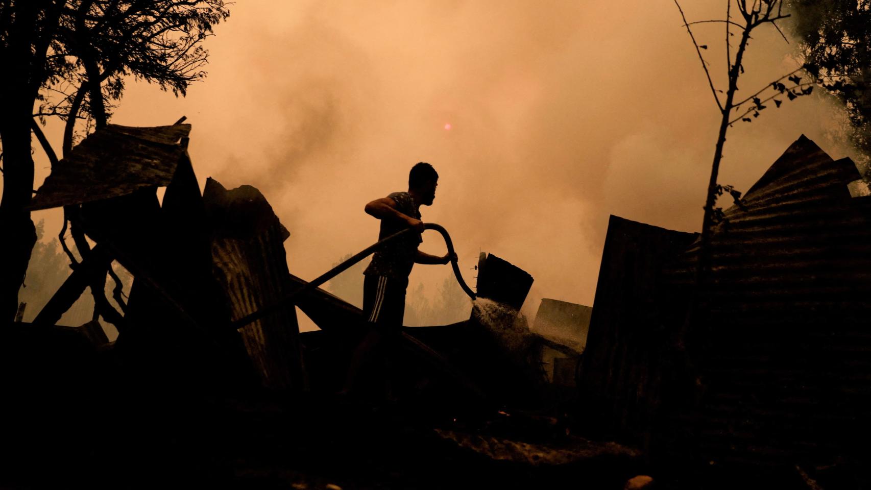 Incendio quema partes de zonas rurales en Santa Juana.
