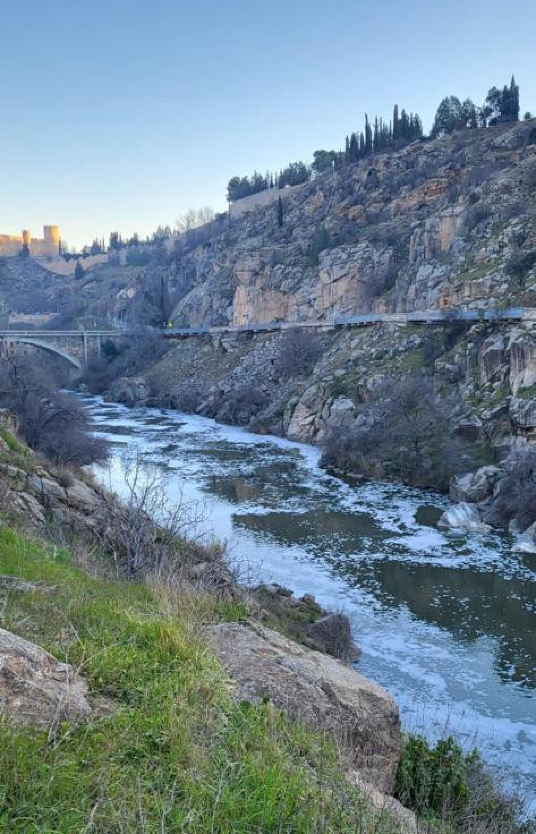 El Tajo este domingo a su paso por Toledo.